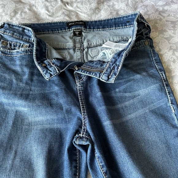 True Religion Halle Midrise Super Skinny jean, size 34. - Picture 8 of 10